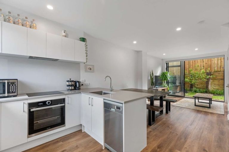 Photo of property in 12 Rara Lane, Manukau, Auckland, 2104