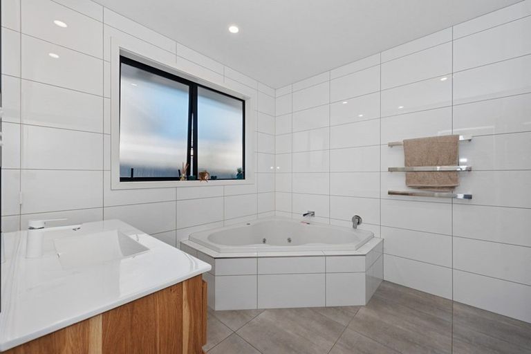 Photo of property in 3 The Meadows Drive, Flagstaff, Hamilton, 3210