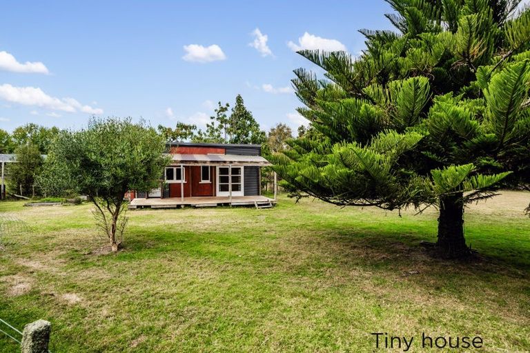 Photo of property in 151 Taupaki Road, Taupaki, Henderson, 0782