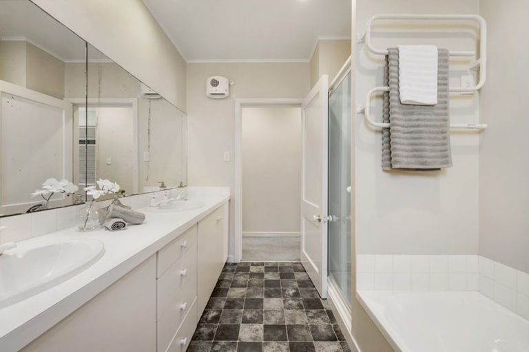 Photo of property in 4 Wesley Road, Kelburn, Wellington, 6012