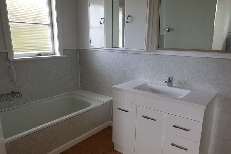 Photo of property in 32 View Street, Maungaturoto, 0520