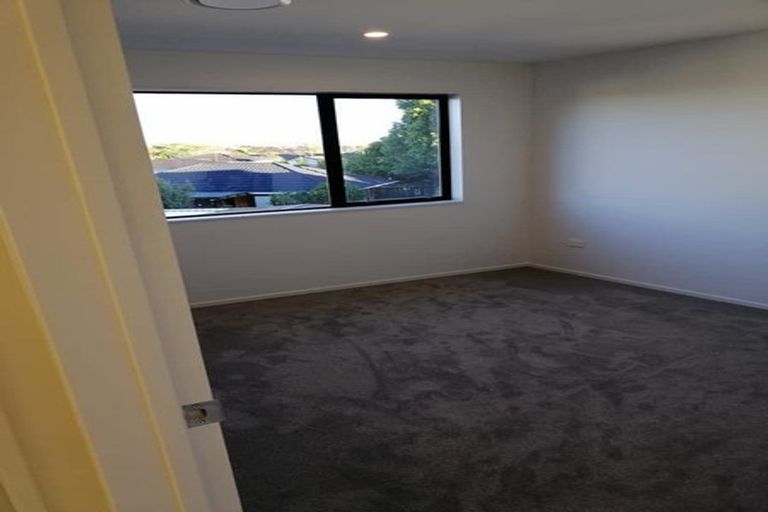 Photo of property in 5d Sorrel Crescent, Bucklands Beach, Auckland, 2012