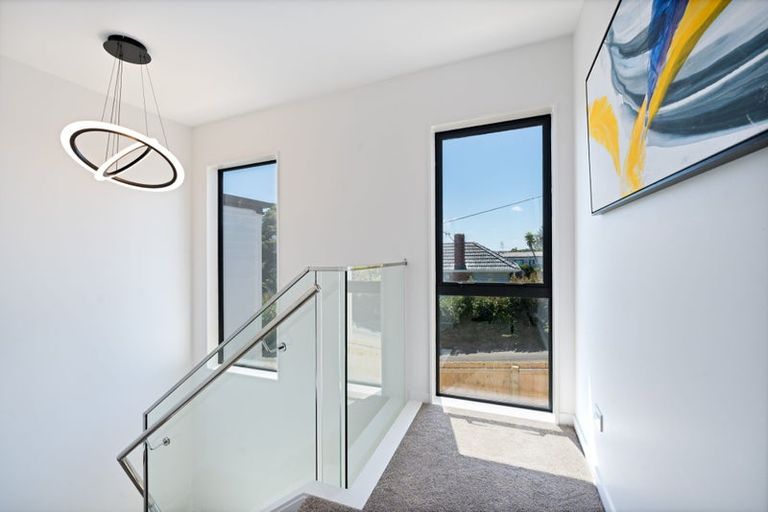 Photo of property in 21c Barron Drive, Green Bay, Auckland, 0604