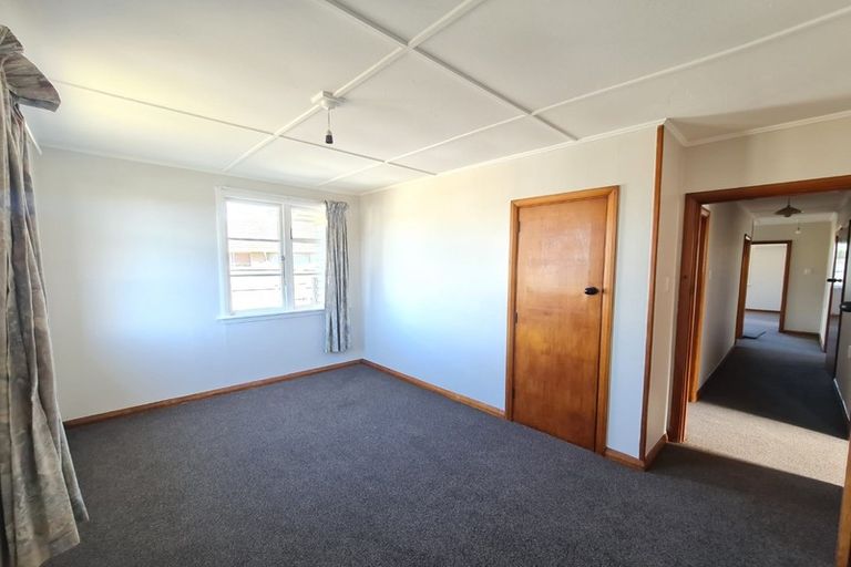 Photo of property in 27 Avro Crescent, Hornby, Christchurch, 8042
