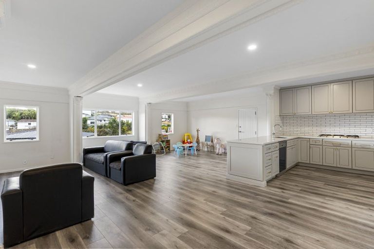 Photo of property in 6 Mahinga Place, Massey, Auckland, 0614