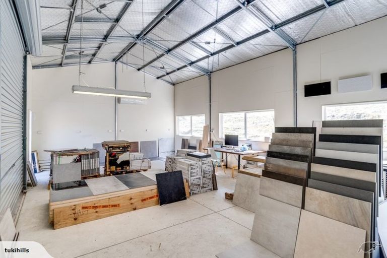 Photo of property in 135 Tauroa Road, Havelock North, 4130