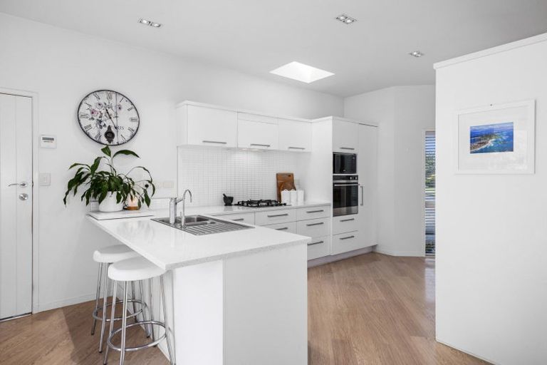 Photo of property in 10 Waiora Place, Pyes Pa, Tauranga, 3112