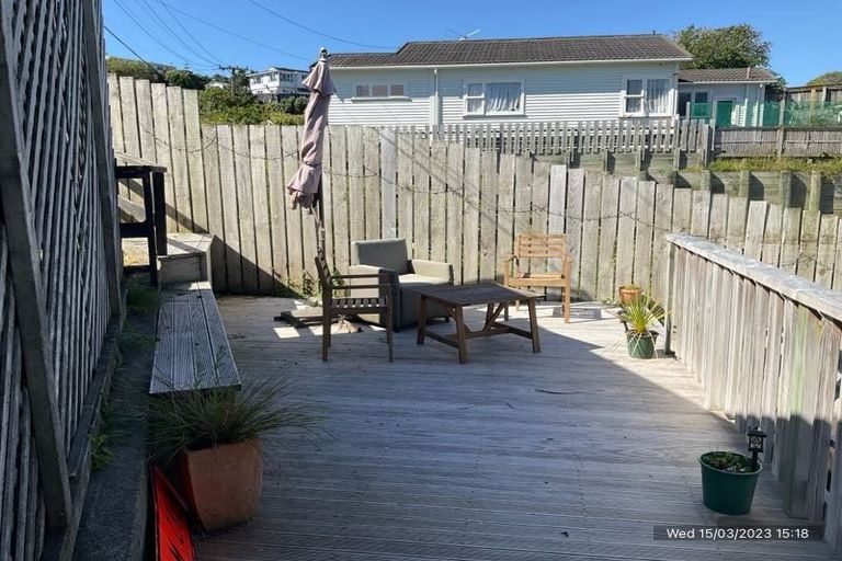 Photo of property in 98 Maupuia Road, Maupuia, Wellington, 6022