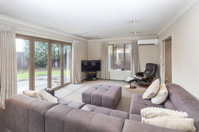 Photo of property in 15 Sovereign Gardens, Halswell, Christchurch, 8025