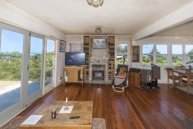 Photo of property in 32 Ripiro Drive, Baylys Beach, Dargaville, 0377