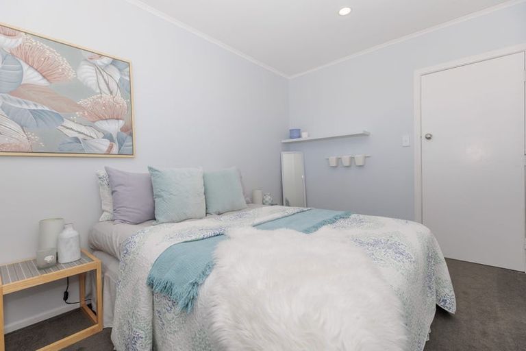 Photo of property in 10 Cotswold Crescent, Newlands, Wellington, 6037