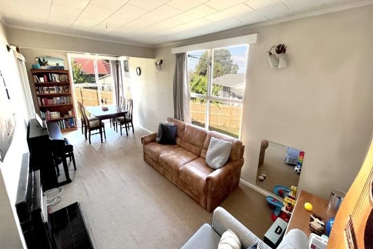 Photo of property in 16 Kotahi Road, Mount Wellington, Auckland, 1062