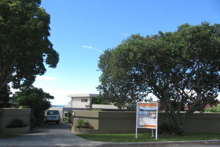 Photo of property in 26 Sharon Road, Waiake, Auckland, 0630