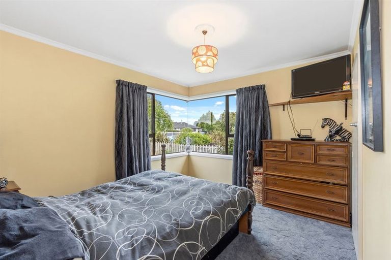 Photo of property in 12 Fairmont Place, Hornby, Christchurch, 8042
