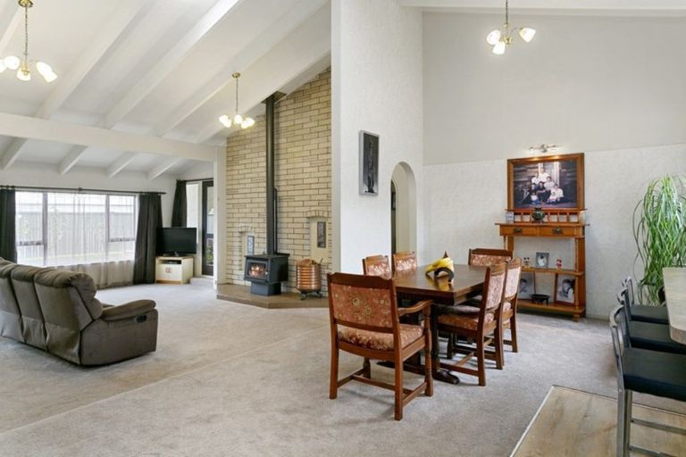 Photo of property in 2 Kew Place, Richmond Heights, Taupo, 3330