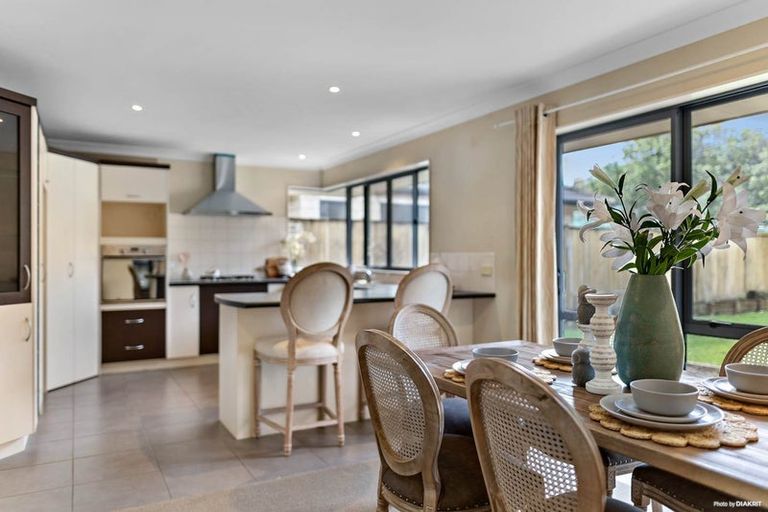 Photo of property in 16 Breon Place, Flat Bush, Auckland, 2016