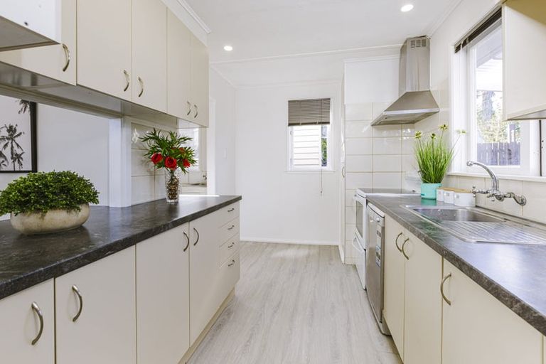 Photo of property in 2/16 Waiari Road, Conifer Grove, Takanini, 2112