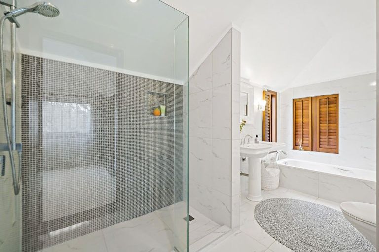 Photo of property in 13 Clifton Road, Hauraki, Auckland, 0622