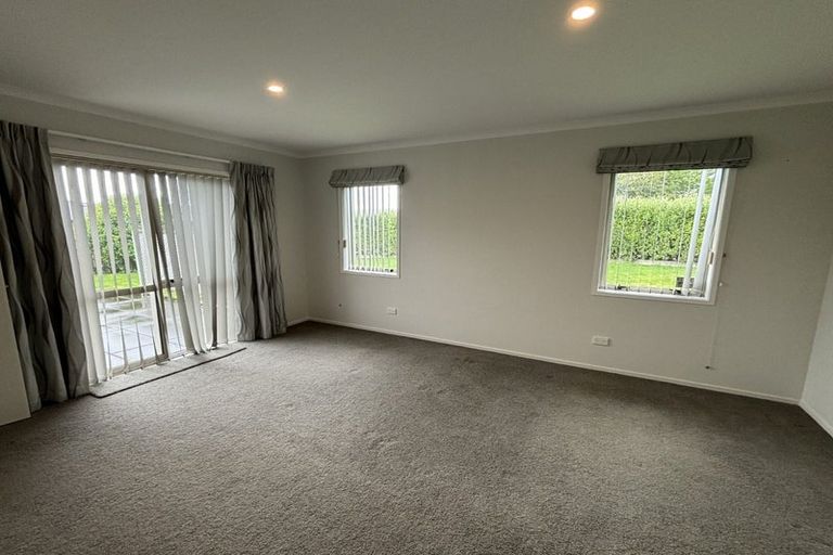 Photo of property in 74 Fernbrook Drive, Hurworth, New Plymouth, 4310