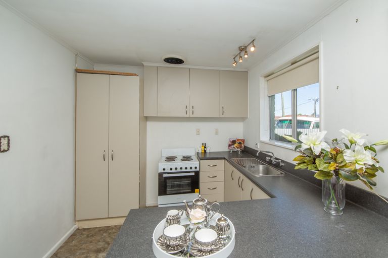 Photo of property in 2/19 Sturrocks Road, Redwood, Christchurch, 8051