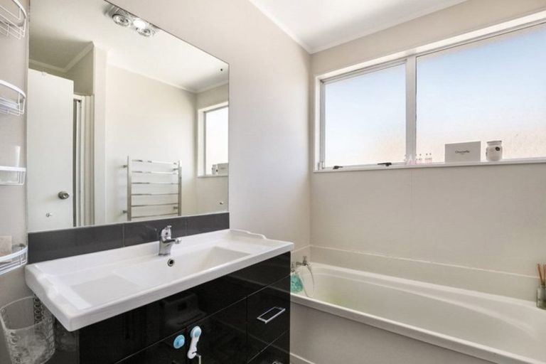 Photo of property in 1/6 Silver Creek Road, Weymouth, Auckland, 2103