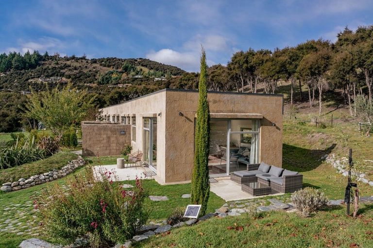 Photo of property in 18 Hidden Hills Drive, Wanaka, 9305