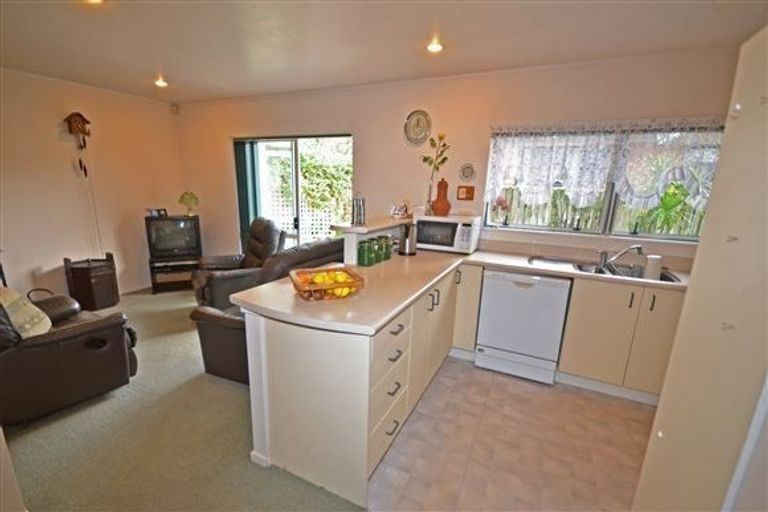 Photo of property in 5 Tokay Place, Huapai, Kumeu, 0810