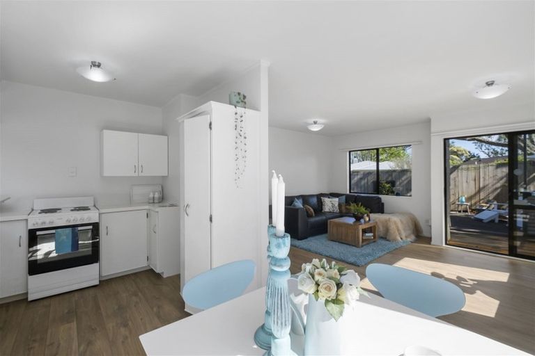 Photo of property in 1/28 Powrie Street, Glenfield, Auckland, 0629