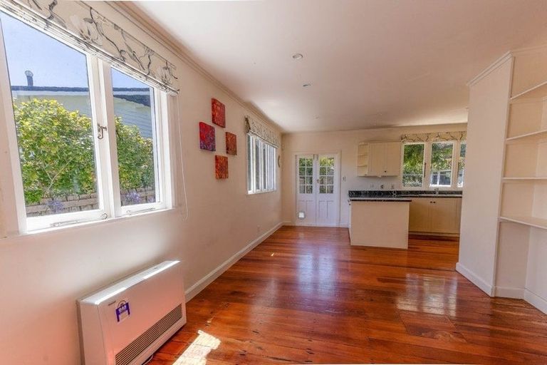 Photo of property in 16 Grey Street, College Estate, Whanganui, 4500