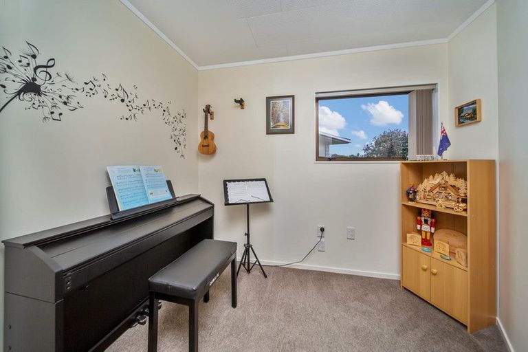 Photo of property in 31 Tiverton Crescent, Whalers Gate, New Plymouth, 4310