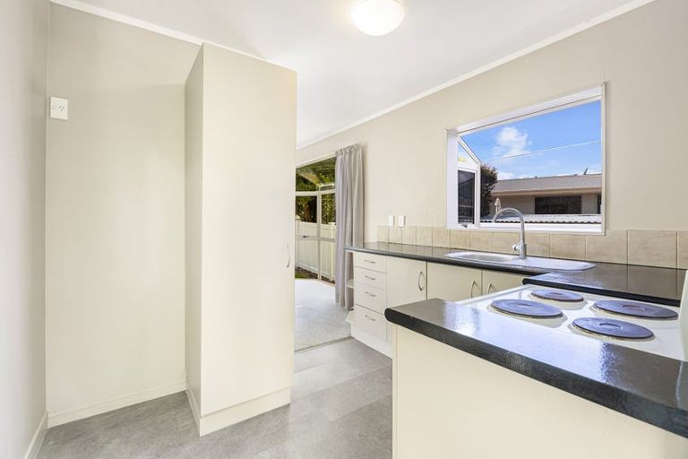 Photo of property in 31 Covil Avenue, Te Atatu South, Auckland, 0610