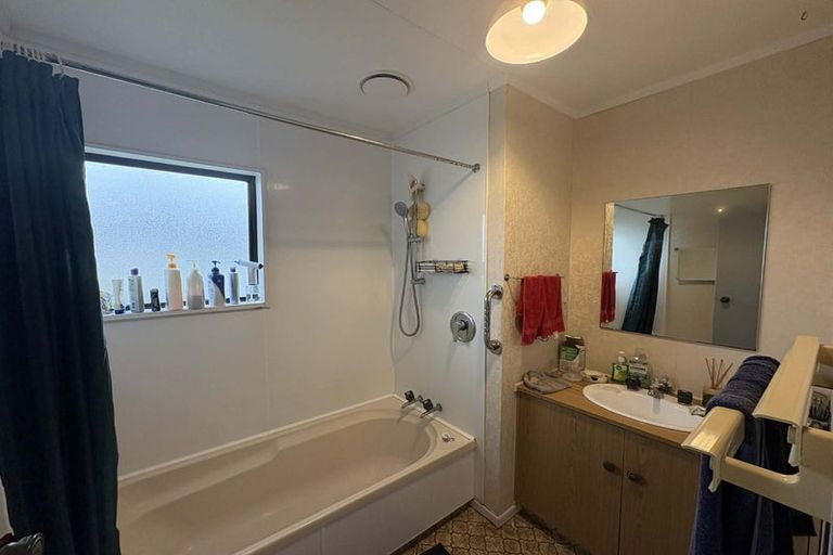 Photo of property in 10 Trimble Place, Bell Block, New Plymouth, 4312