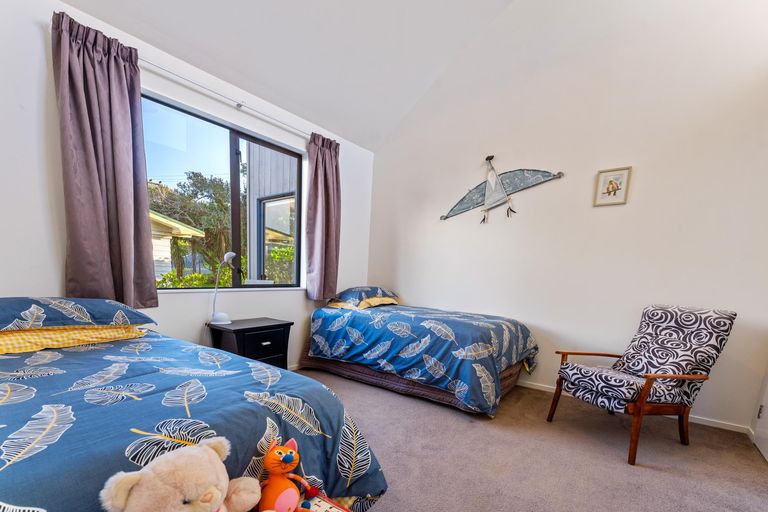 Photo of property in 68 Barrier View Road, Leigh, 0985