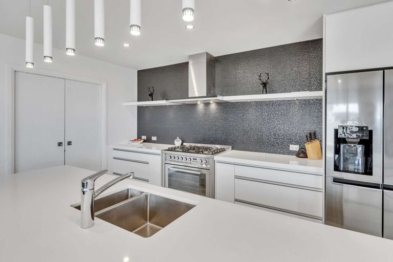 Photo of property in 27 Silicon Way, Fitzherbert, Palmerston North, 4410