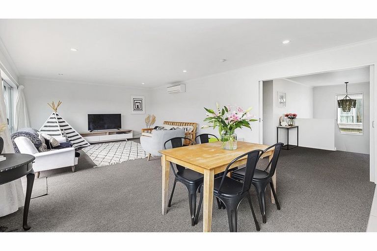 Photo of property in 19 Cresswell Place, Johnsonville, Wellington, 6037