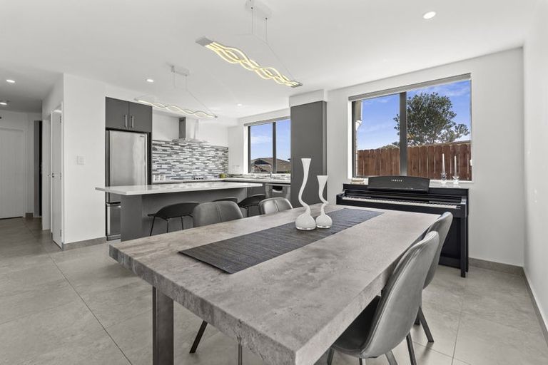 Photo of property in 1 Sauterne Road, Kumeu, 0810