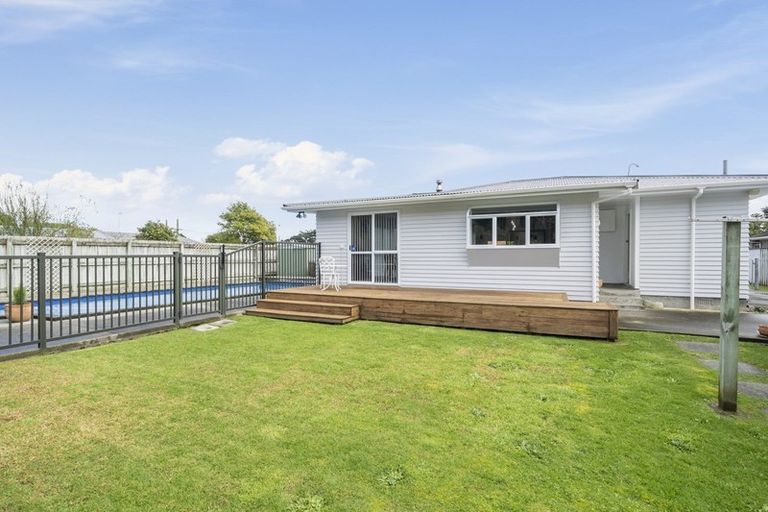 Photo of property in 18 Buckley Grove, Paraparaumu, 5032