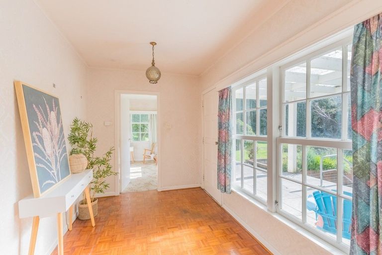 Photo of property in 27 Renown Road, Raumati South, Paraparaumu, 5032