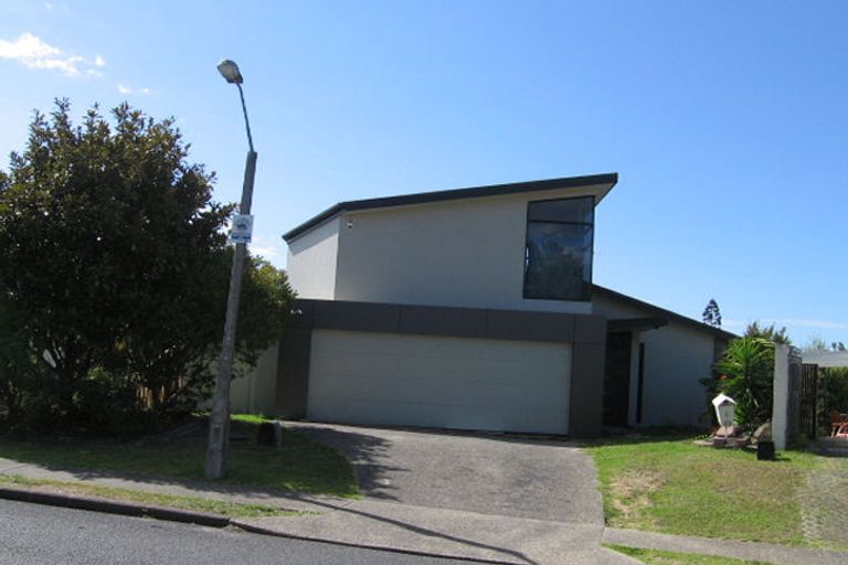 Photo of property in 1 Penguin Drive, Murrays Bay, Auckland, 0630