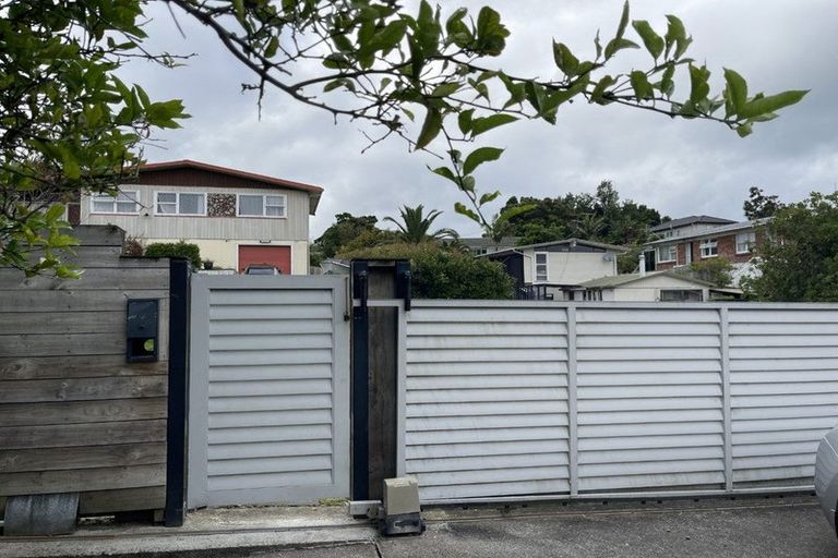 Photo of property in 1/38 Kaipatiki Road, Glenfield, Auckland, 0629