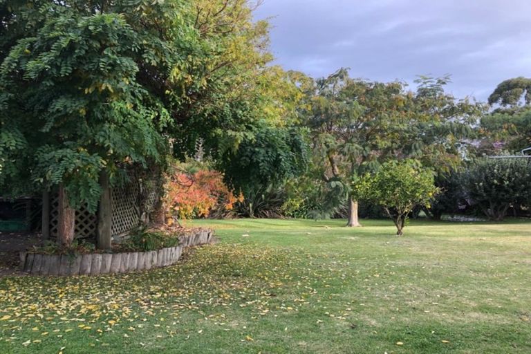 Photo of property in 10 Deakin Place, Clive, 4102