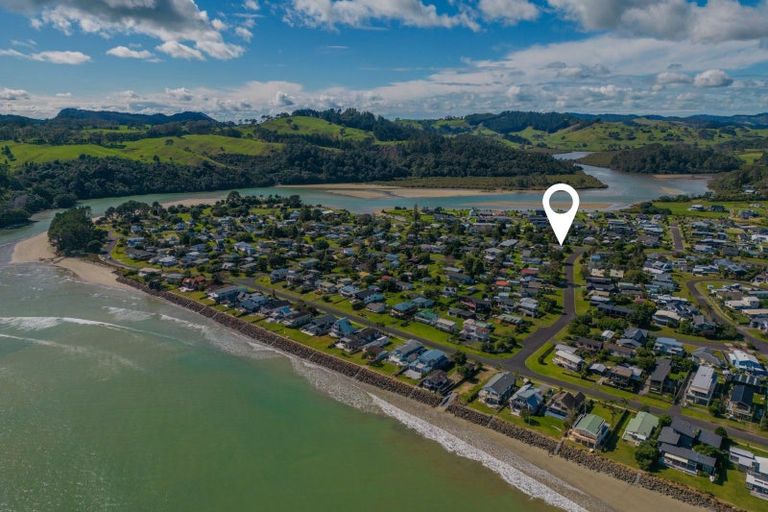 Photo of property in 30 Oyster Drive, Cooks Beach, Whitianga, 3591