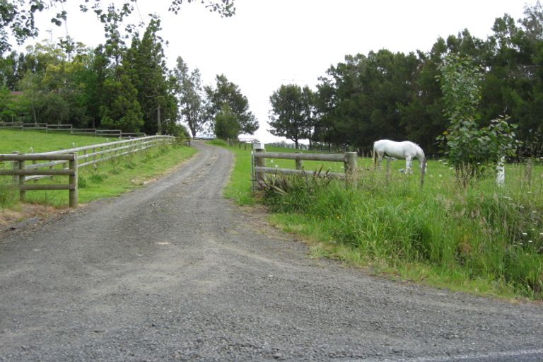 Photo of property in 869 Old North Road, Waimauku, 0882