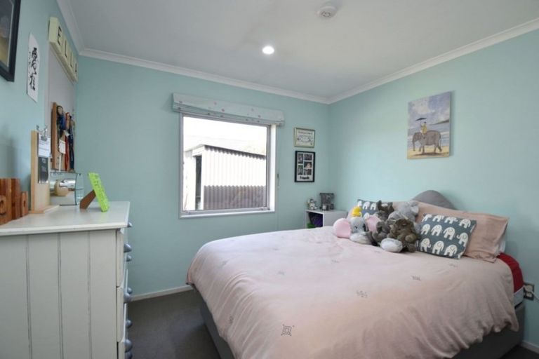 Photo of property in 16 Hoffman Court, Waikiwi, Invercargill, 9810