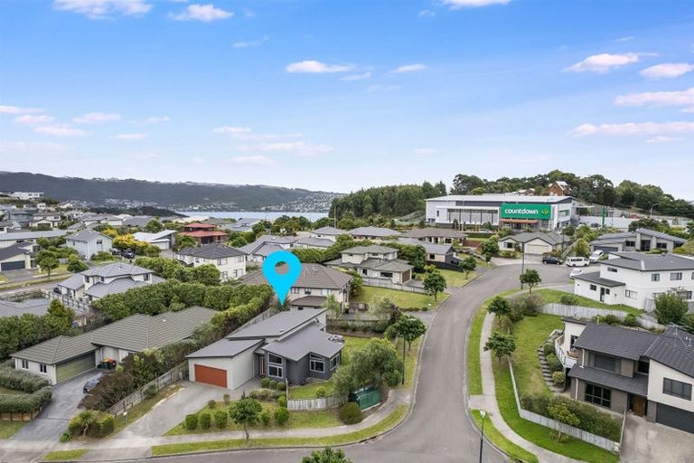 Photo of property in 5 Fiordland Place, Aotea, Porirua, 5024
