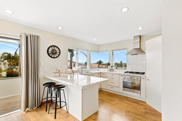 Photo of property in 6 Horizon Way, West Harbour, Auckland, 0618