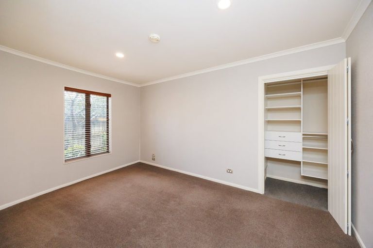 Photo of property in 3 The Oaks, Awapuni, Palmerston North, 4412