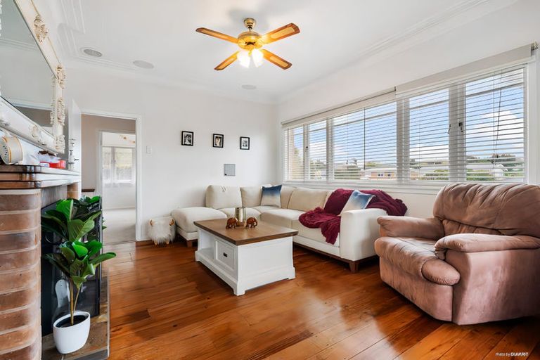 Photo of property in 11 Owens Road, Waiuku, 2123