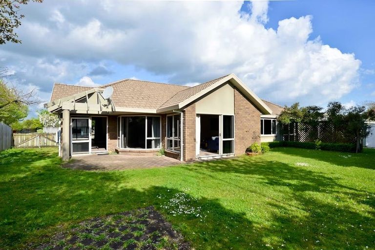 Photo of property in 18 Halcione Close, Flagstaff, Hamilton, 3210