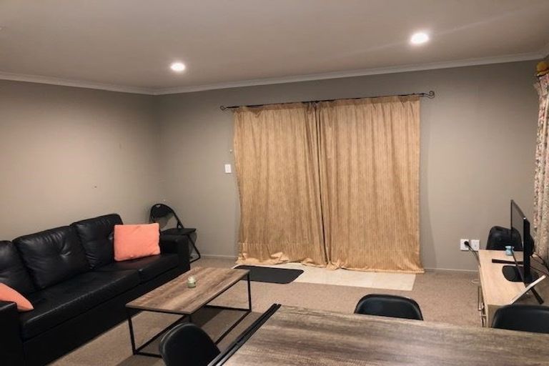 Photo of property in 20a Malmo Place, Massey, Auckland, 0614